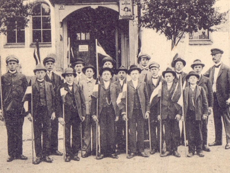 1912: młodzieżowa straż&nbsp;ogniowa