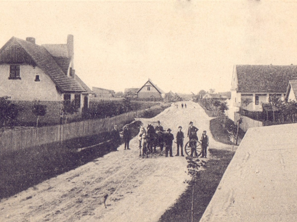 Przed golęczewską kuźnią