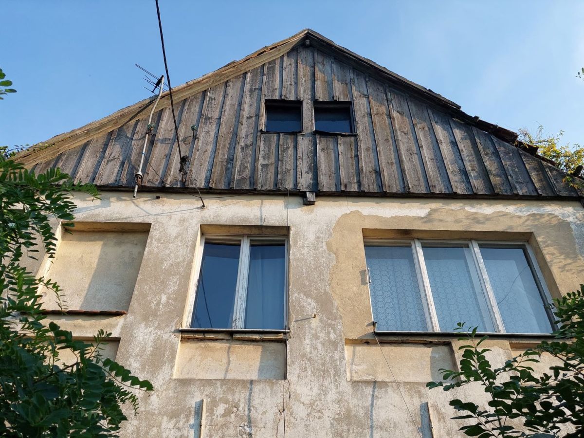 Dworcowa 51: odczytane przysłowie na&nbsp;fasadzie