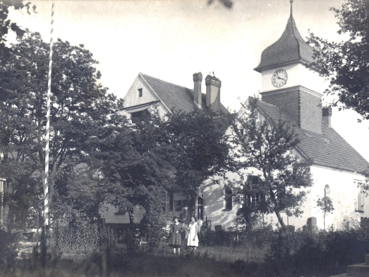 Lata 30-te: golęczewskie panny przed&nbsp;szkołą