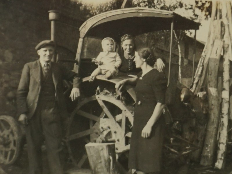 Album rodziny Sajnów: na Krętej podczas&nbsp;okupacji